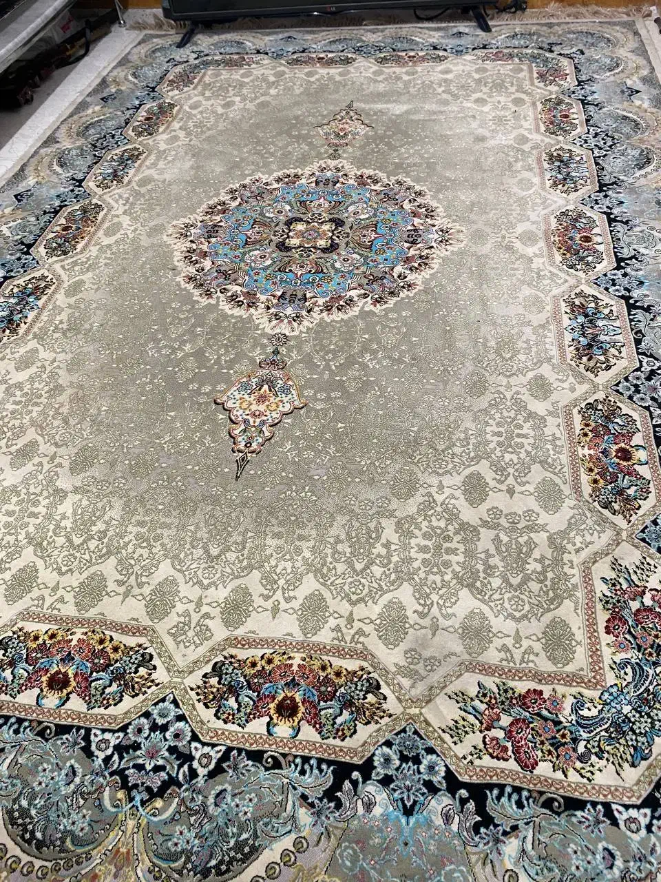 فرش ۴متری ۱۲۰۰شانه|فرش|رشت, انصاری|دیوار