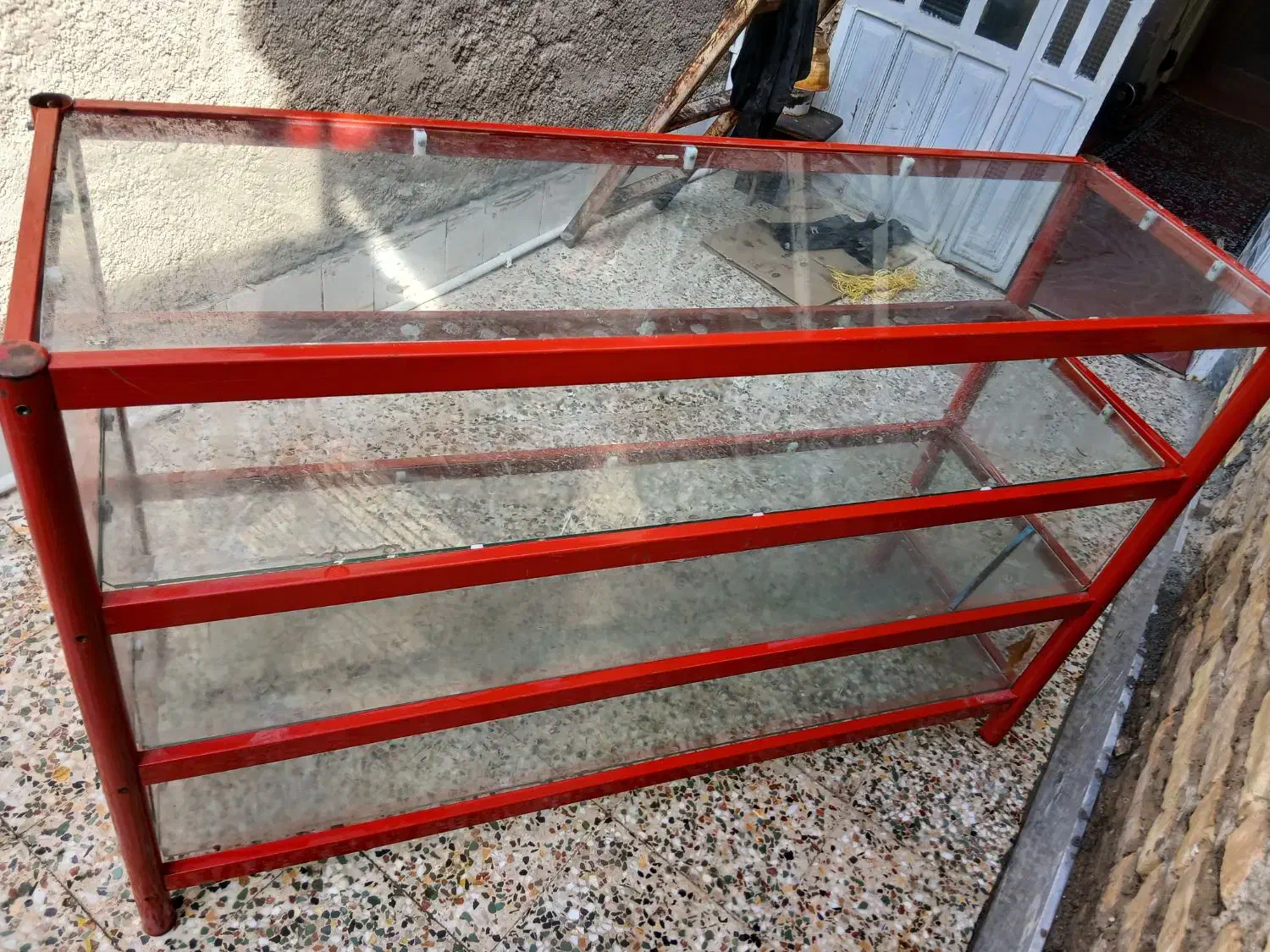 میز شیشه ای سالم و تمیز|بوفه، ویترین، کنسول|مرودشت, فاز اول شهرک فرهنگیان|دیوار