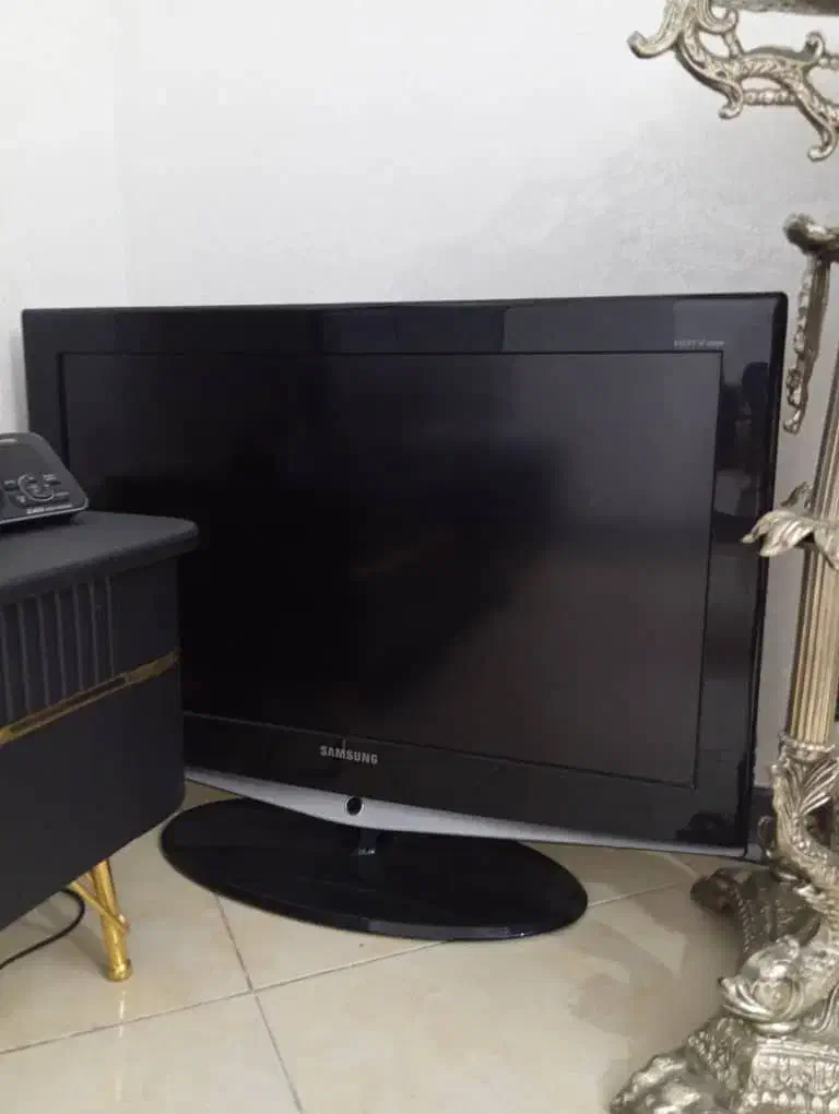 تلویزیون ال سی دی 32اینچ|تلویزیون و پروژکتور|اسلام‌شهر, شهرک قائمیه|دیوار