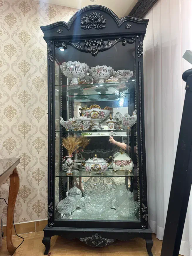 بوفه سالم و تمیز پشتش هم آیینه بزرگ|بوفه، ویترین، کنسول|رشت, فلسطین|دیوار