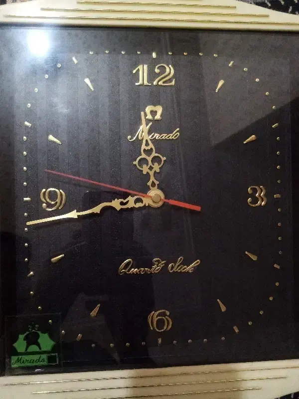 ساعت دیواری|ساعت دیواری و تزئینی|شیراز, کوشک میدان|دیوار