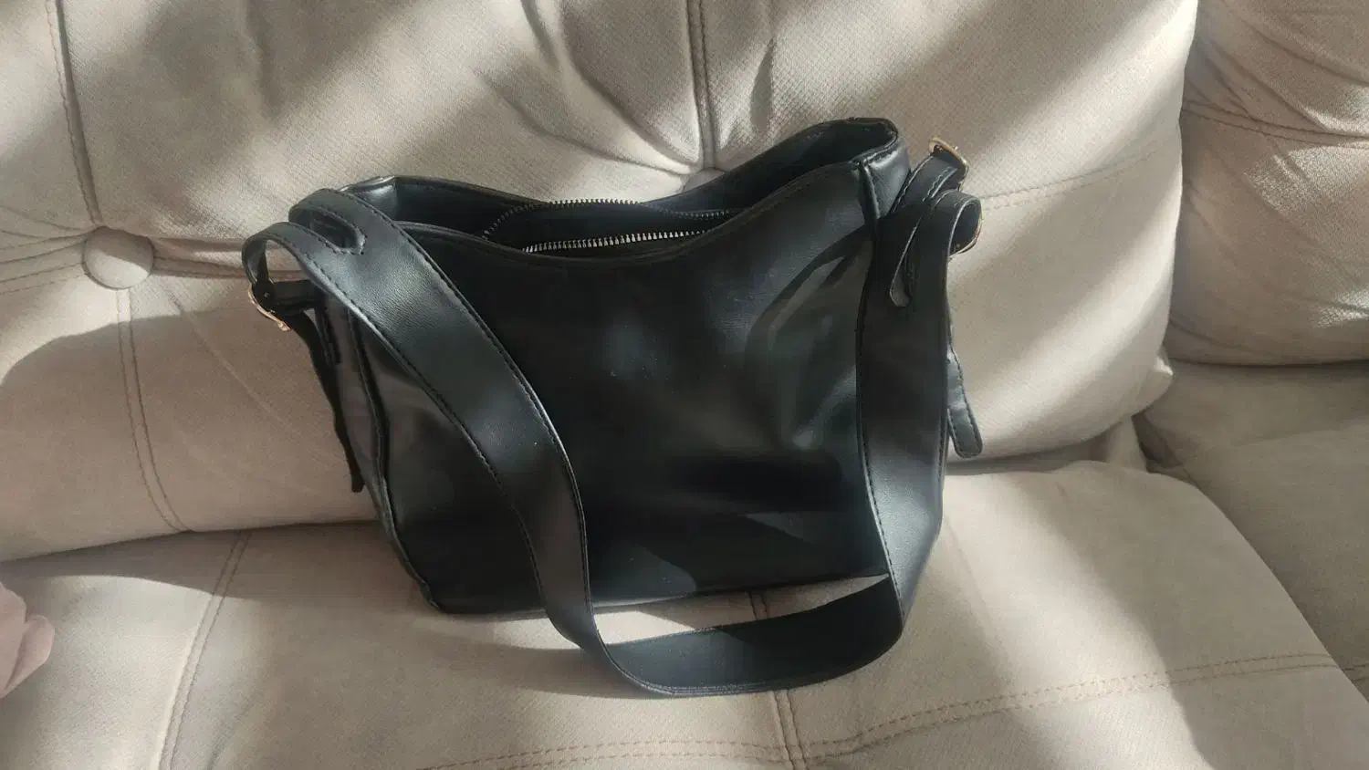 کیف|کیف، کفش، کمربند|گلبهار, شهر جدید گلبهار|دیوار