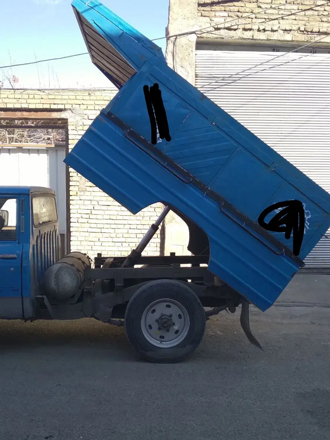 خاکبرداری،شن،ماسه،نخاله ساختمانی.|خدمات حمل و نقل|خوی, |دیوار