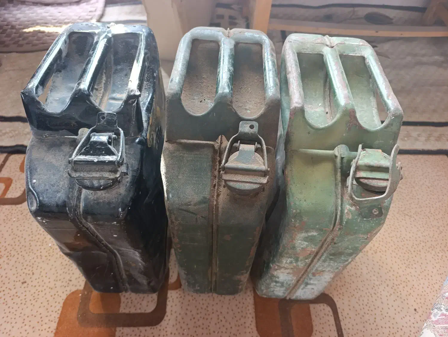 گالن فلزی قدیمی و آنتیک دکوری و سالم|کلکسیون اشیاء عتیقه|جلفا, |دیوار