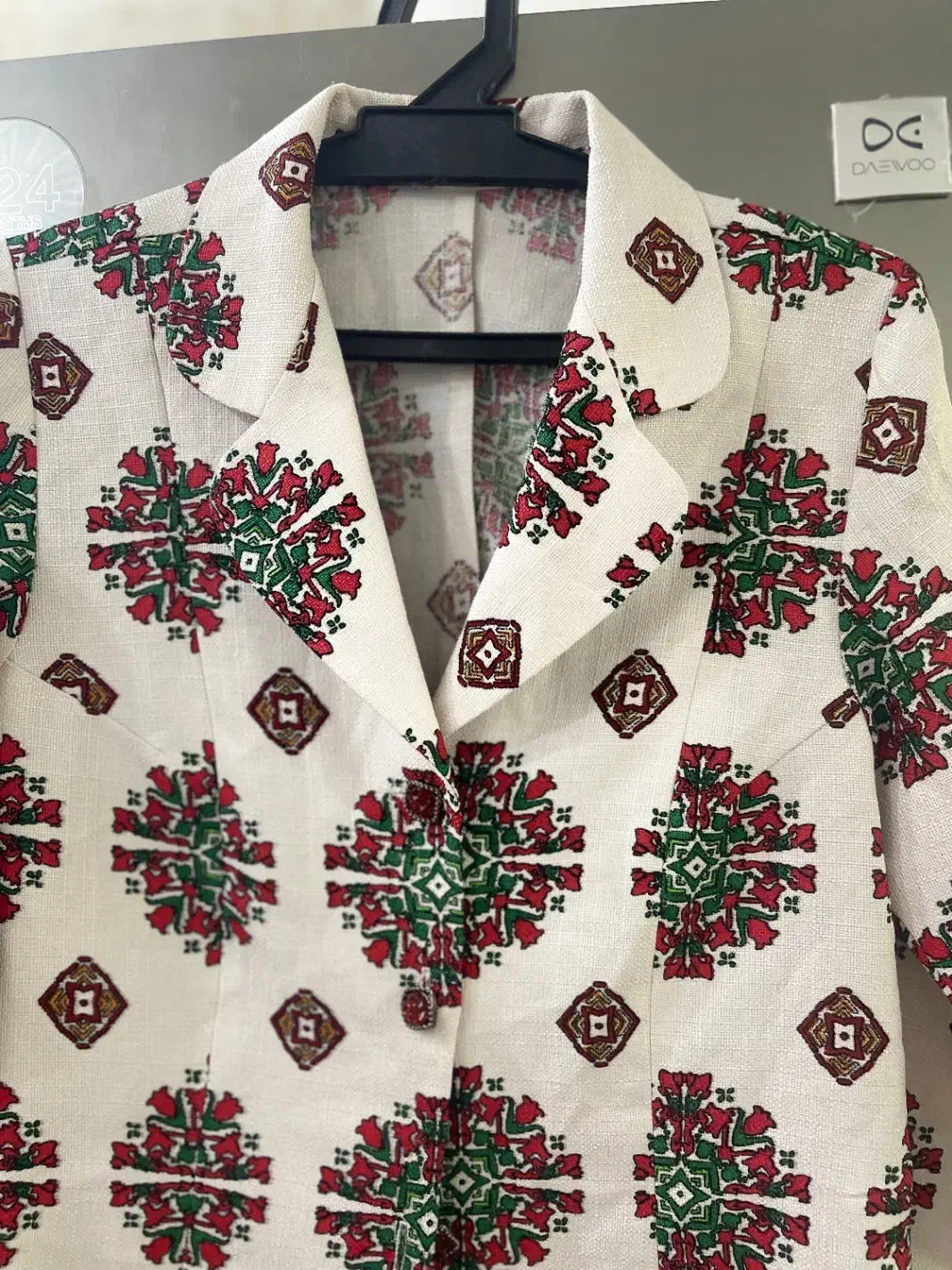 مانتو|لباس|قم, ولیعصر|دیوار