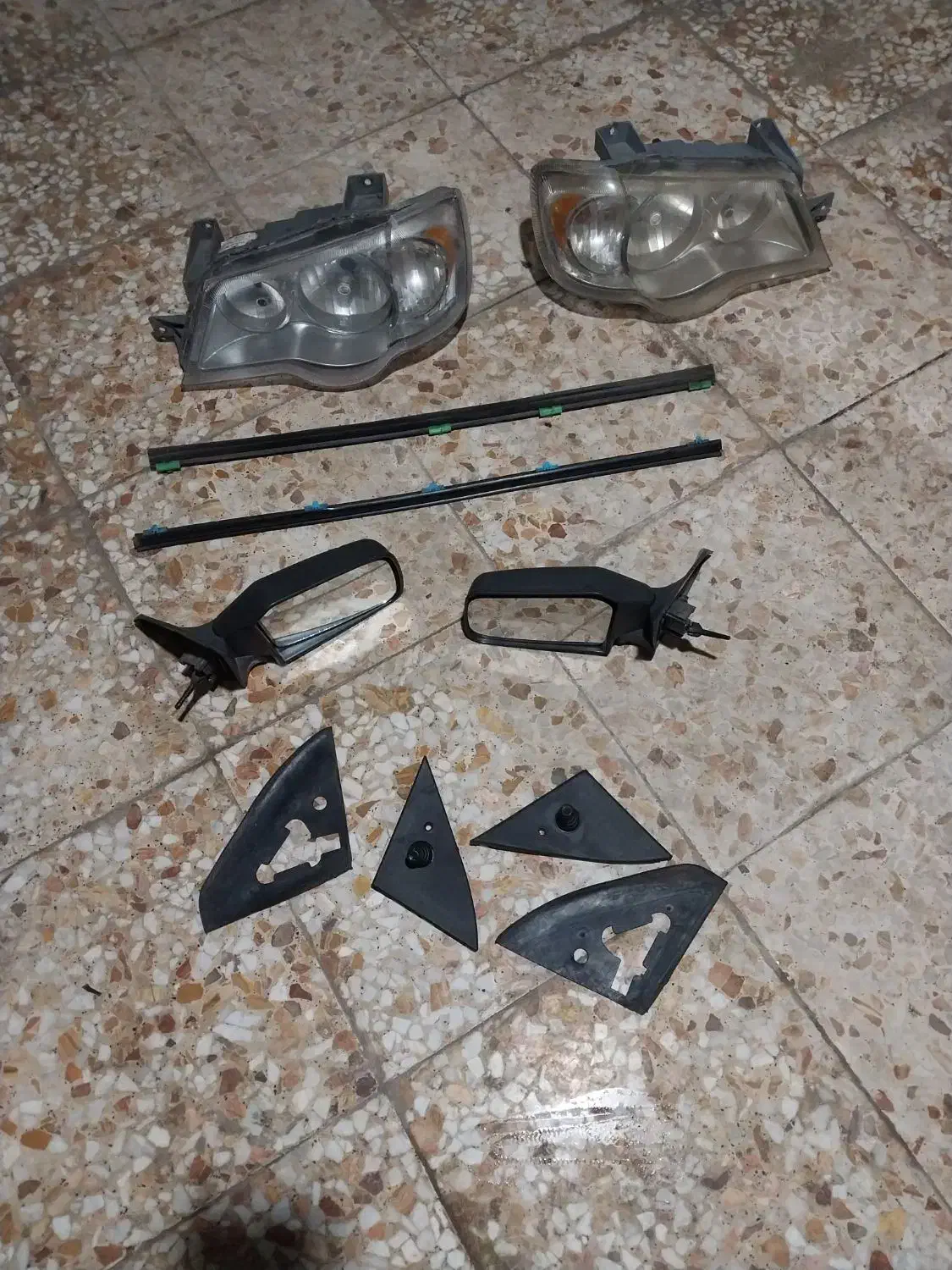 چراغ وآینه ۱۳۲|قطعات یدکی و لوازم جانبی|رشت, نخودچر|دیوار