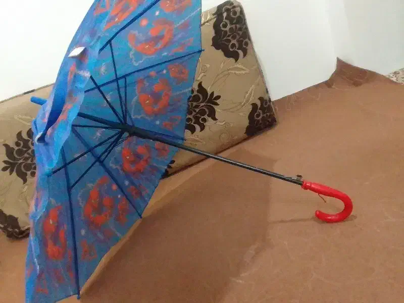 چتر بچه سالم ودرحدنو فقط۱۲۰تومان|اسباب و اثاث بچه|آزادشهر, |دیوار