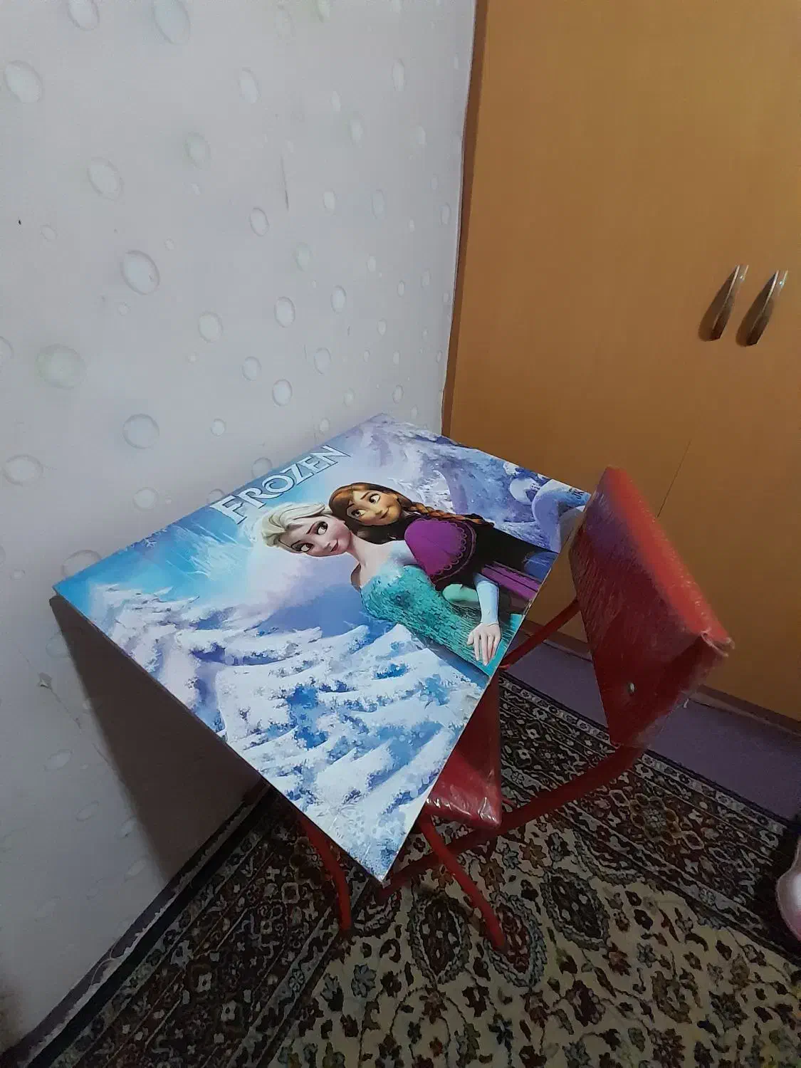 میز تحریر. لباس کاراته.|میز تحریر و کامپیوتر|تبریز, |دیوار