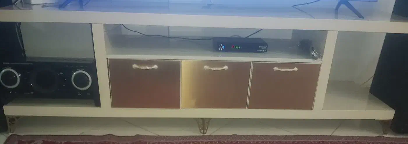 میز تی وی ۴ت|میز تلویزیون|ورامین, ورامین|دیوار