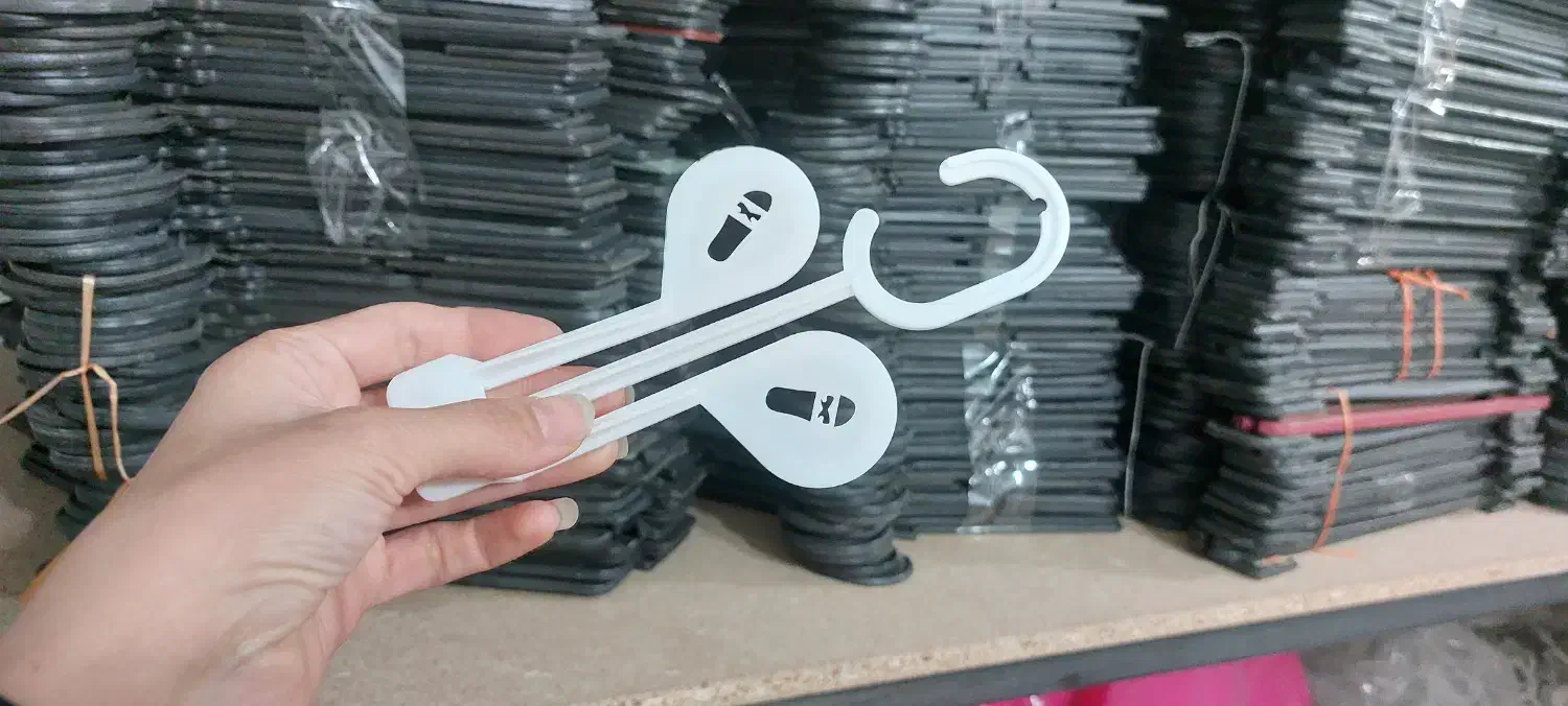 فروش انواع چوبلباسی و رگال گردان با قیمت عمده|فروشگاه و مغازه|قم, شهر قائم|دیوار