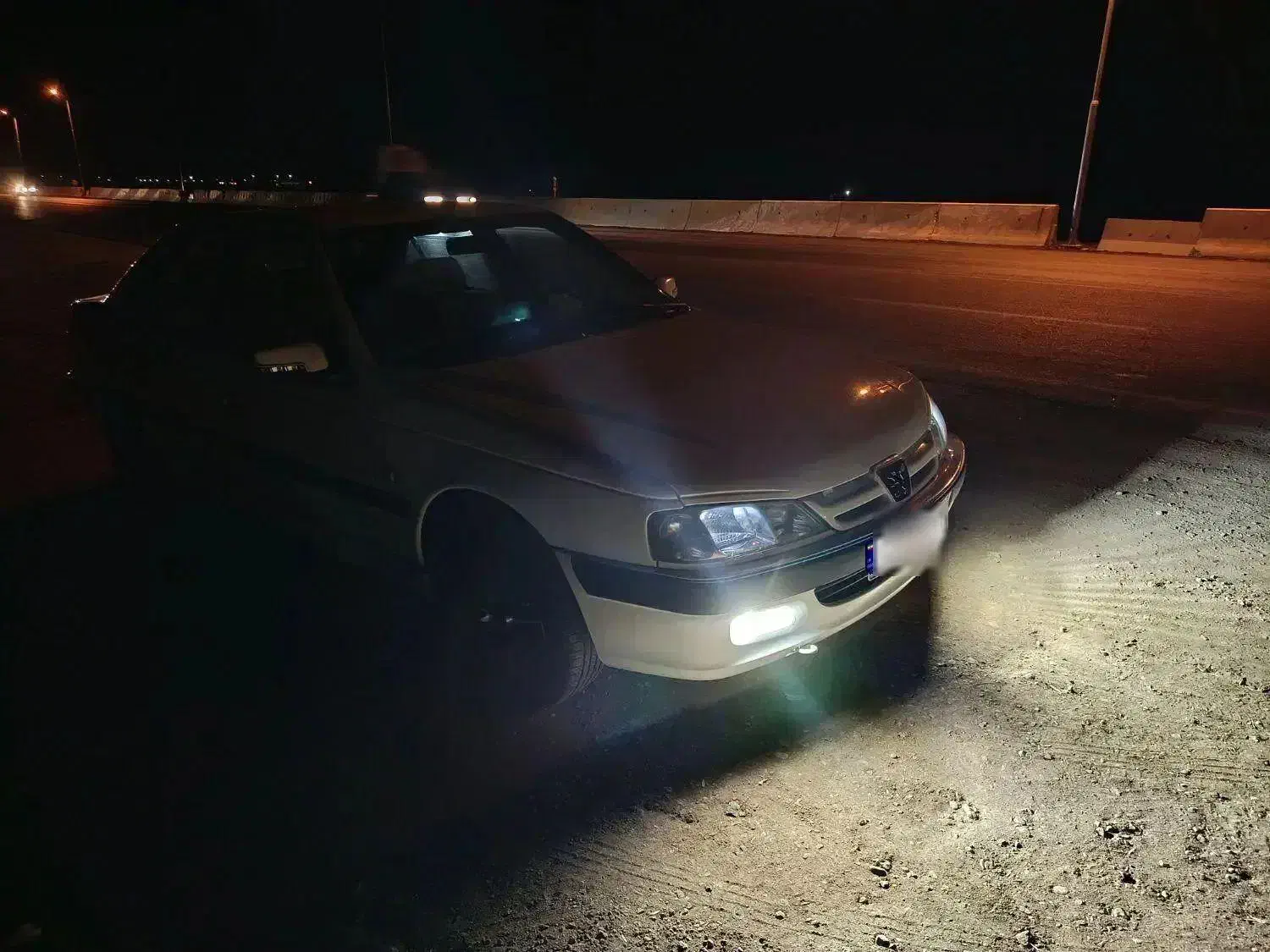 پژو پارس سفید ۹۴ بی‌رنگ کارکرد ۱۹۵ هزار|خودرو سواری و وانت|ساری, |دیوار