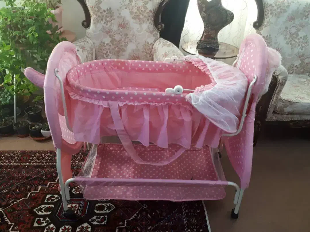 گهواره کودک|تخت و صندلی بچه|میانه, |دیوار