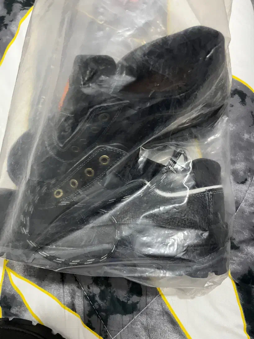 کفش ایمنی|کیف، کفش، کمربند|رشت, انصاری|دیوار