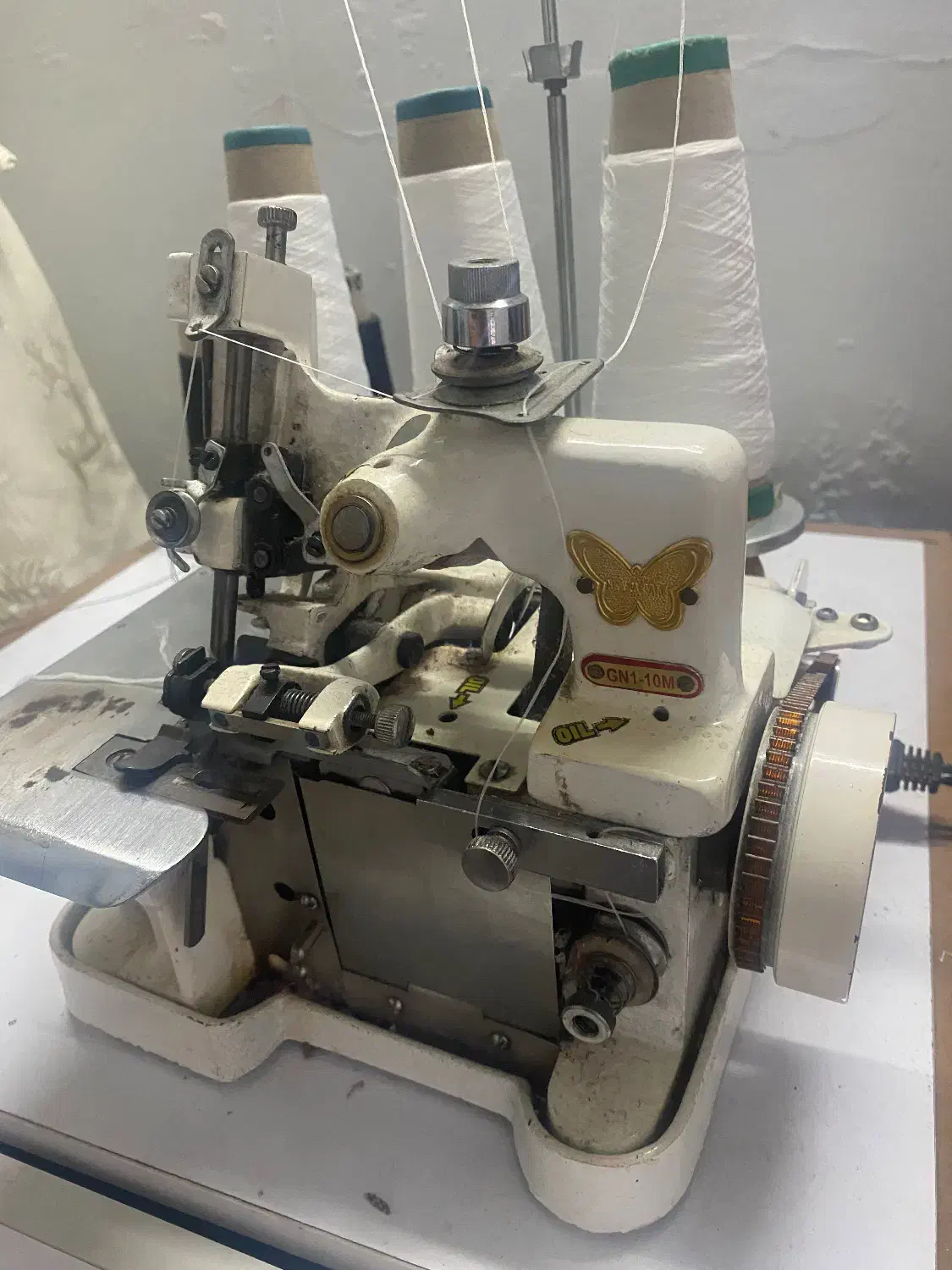 سردوز سه نخ پروانه|چرخ خیاطی و ریسندگی|رشت, بوسار|دیوار