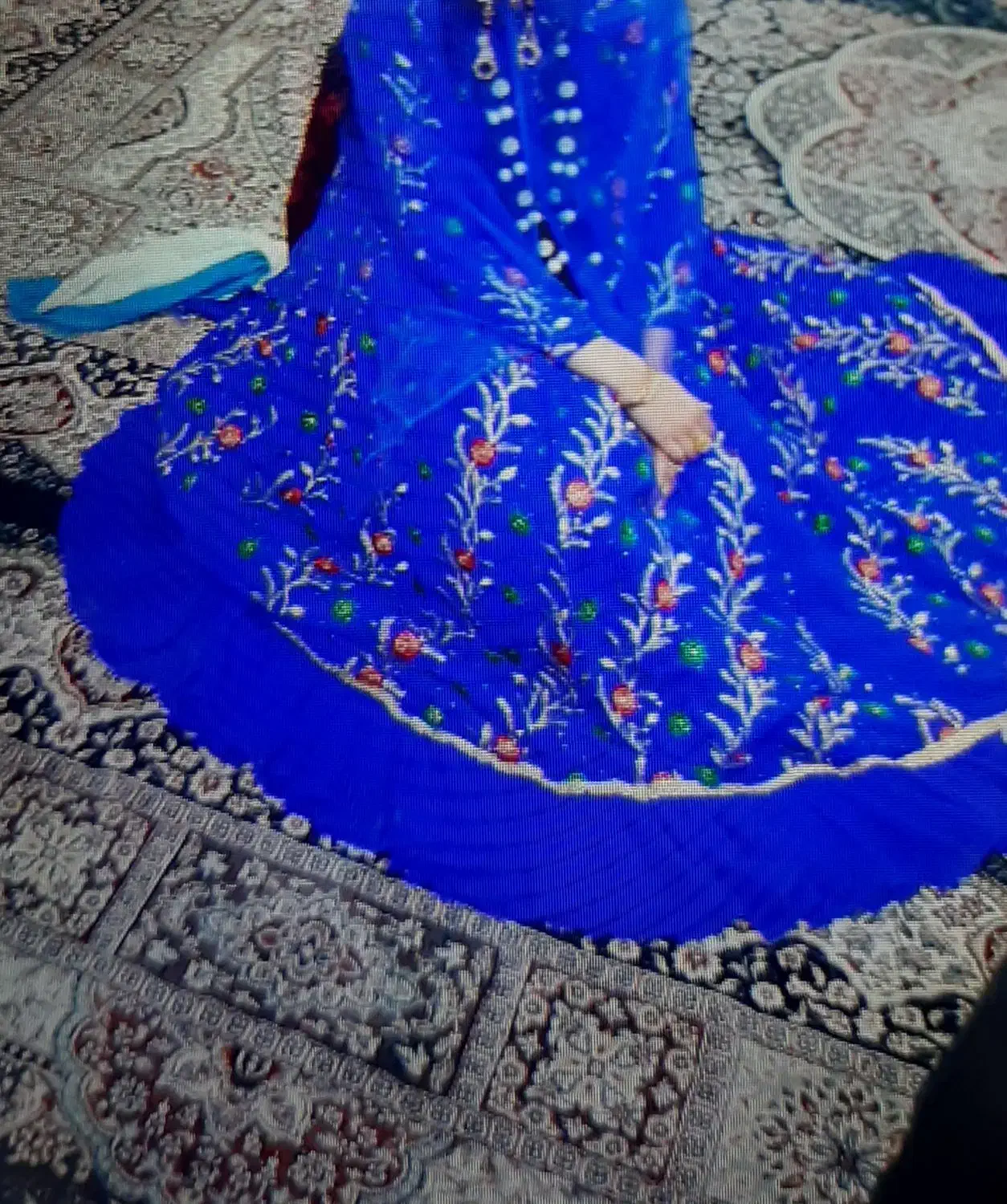 لباس محلی|لباس|سپیدار, |دیوار