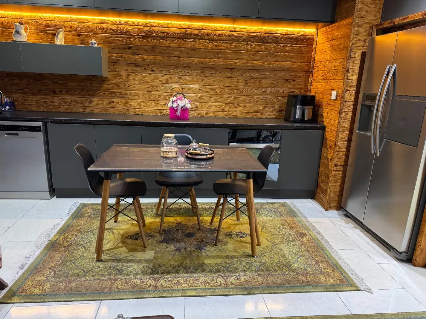 فروش ویژه میز ناهارخوری فایبر گلاس با پایه ی چوبی|میز و صندلی غذاخوری|ساری, |دیوار