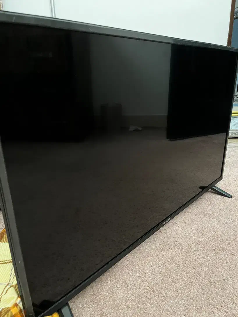 تلویزیون ۴۳اینچ الیو خیلی تمیز|تلویزیون و پروژکتور|شاهرود, |دیوار