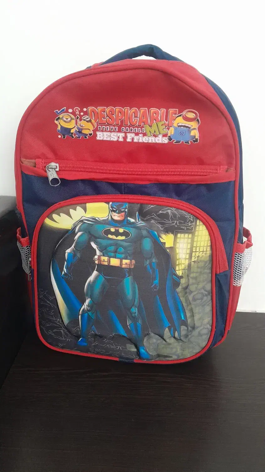 کیف مدرسه نو|کیف، کفش، کمربند|بومهن, |دیوار