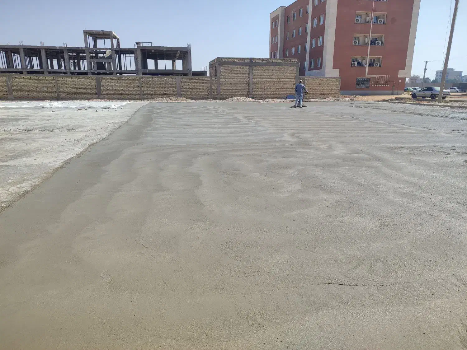 بتن ریزی با ماله پروانه ای + کاتر آسفالت و بتن|خدمات پیشه و مهارت|بندر امام خمینی, |دیوار