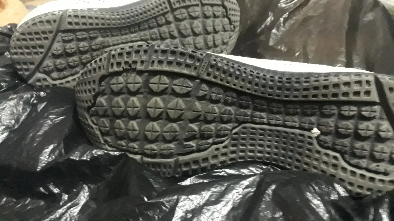 کفش نایک نیکی سایز۳۸رایگان|کیف، کفش، کمربند|شیراز, منطقه هوایی شهید دوران|دیوار