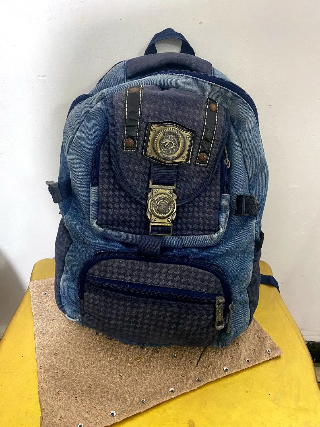 کیف مدرسه ای لی درجه یک|کیف، کفش، کمربند|اهواز, کمپلو جنوبی|دیوار