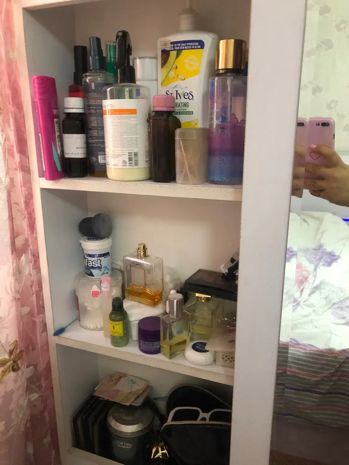 تخت جکدار جادار با میز ارایش|تخت و سرویس خواب|تهران, قیام|دیوار