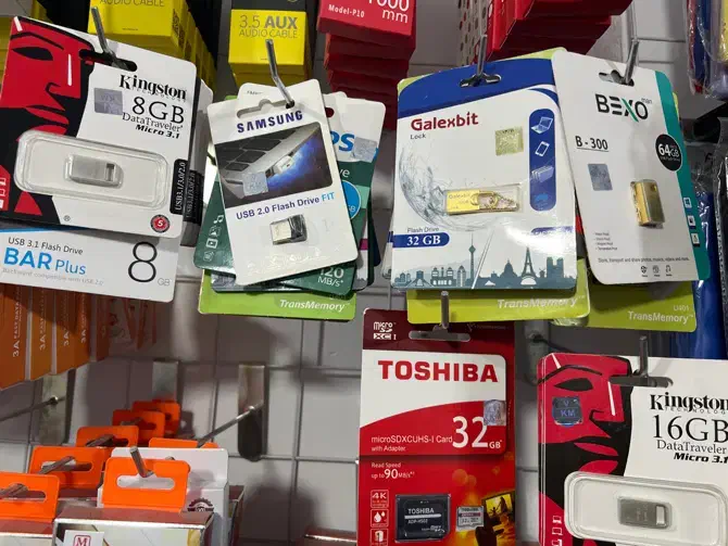 فلش و میکروفون بیسیم دوبل|لوازم جانبی موبایل و تبلت|خرمدره, |دیوار