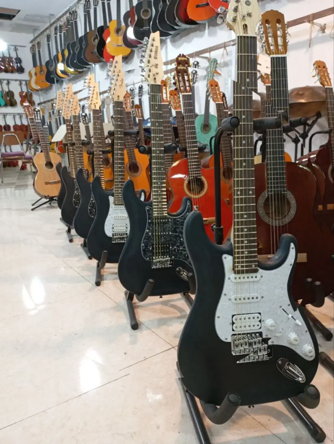 شهر گیتار شیراز|گیتار، بیس، امپلیفایر|شیراز, وصال|دیوار