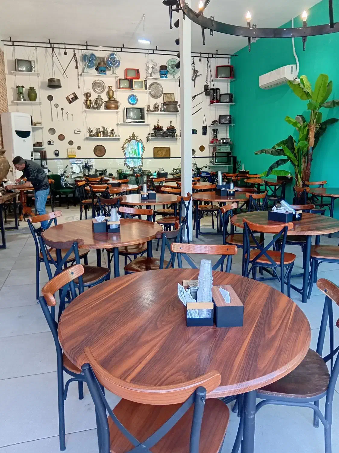 جگرکی شبهای ری به تعدادی نیرو نیاز مند است|استخدام خدمات فروشگاه و رستوران|ری, فیروزآبادی|دیوار