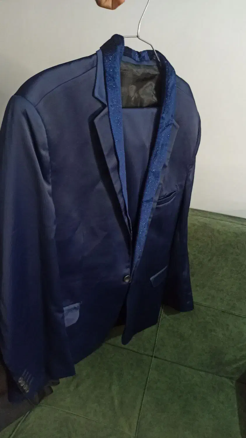 کت و شلوار و کراوات|لباس|رشت, حومه رشت|دیوار