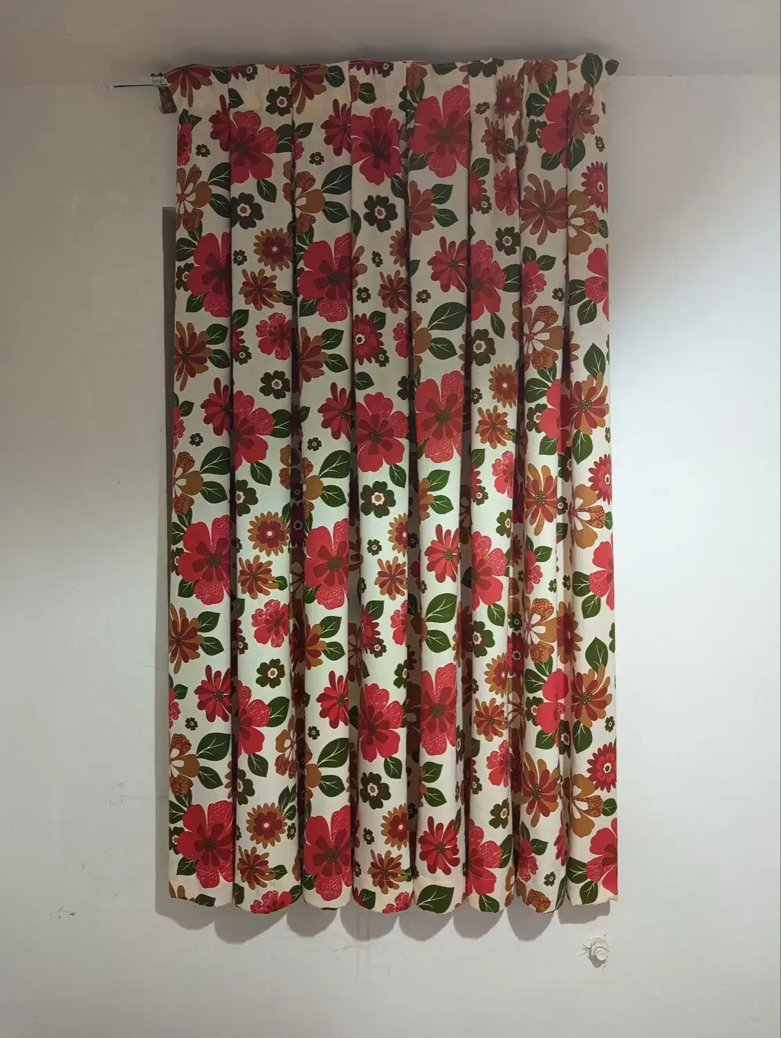 پرده اتاق خواب|پرده، رانر، رومیزی|بروجرد, |دیوار