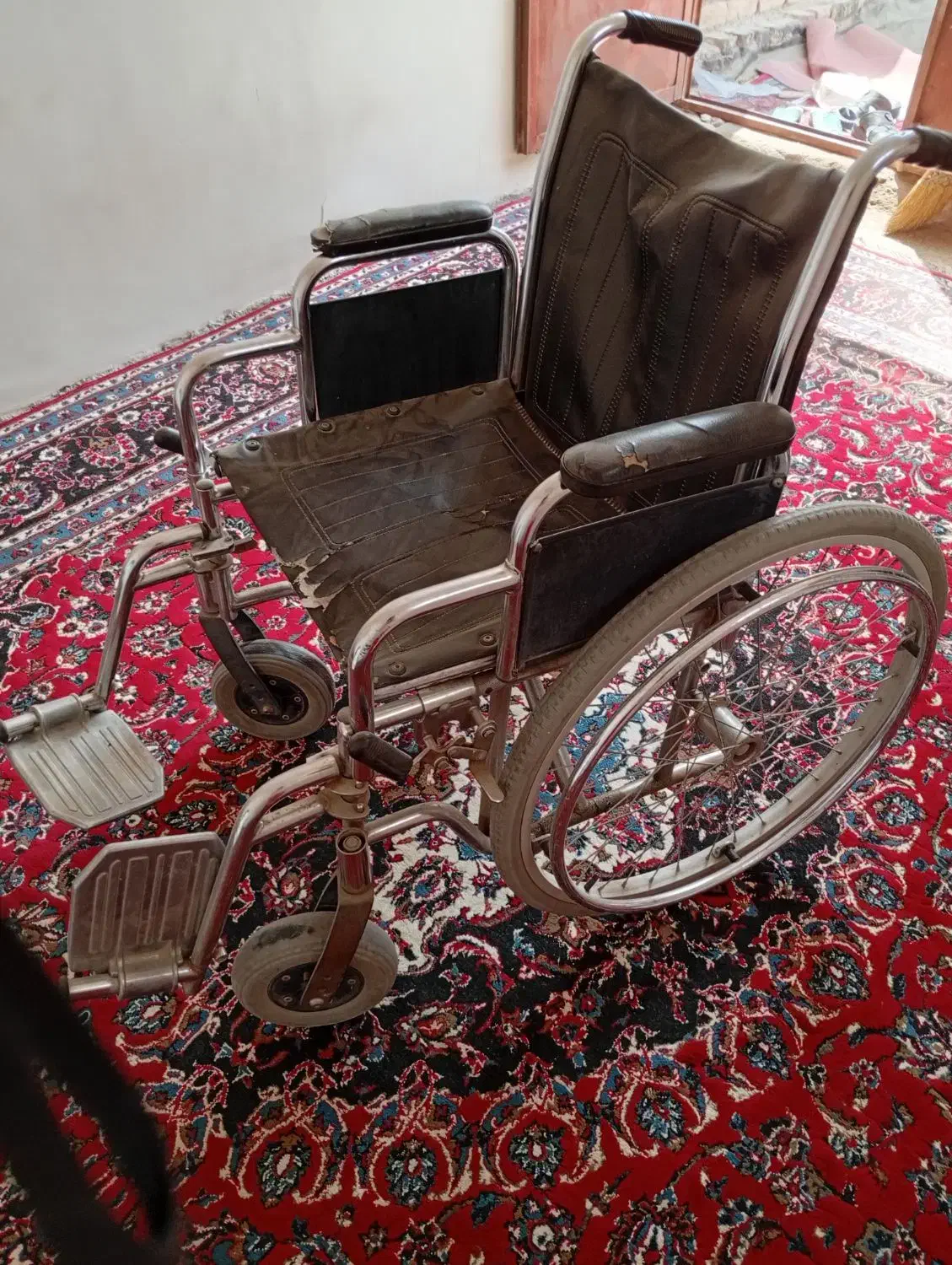 ویلچر سالم به علت نداشتن جا میفروشم|آرایشی، بهداشتی، درمانی|نیشابور, شهرک زرگران|دیوار