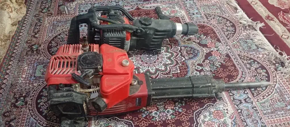 پیکور ۱۲ کیلویی ساخت ژاپن. ی باک بنزین خورده فقط|ابزارآلات|داراب, |دیوار