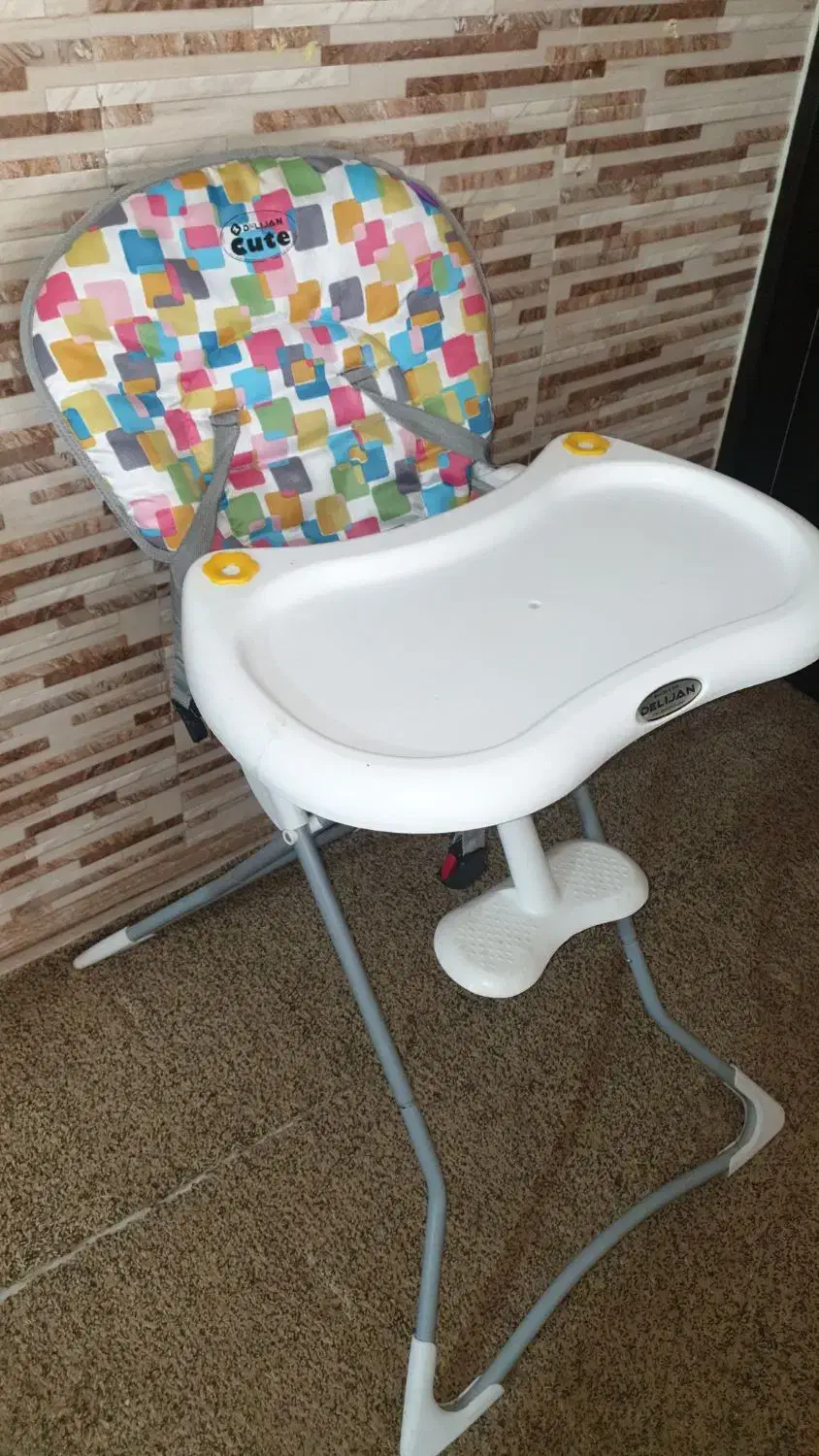 صندلی غذاخوری|تخت و صندلی بچه|شیراز, درکی|دیوار