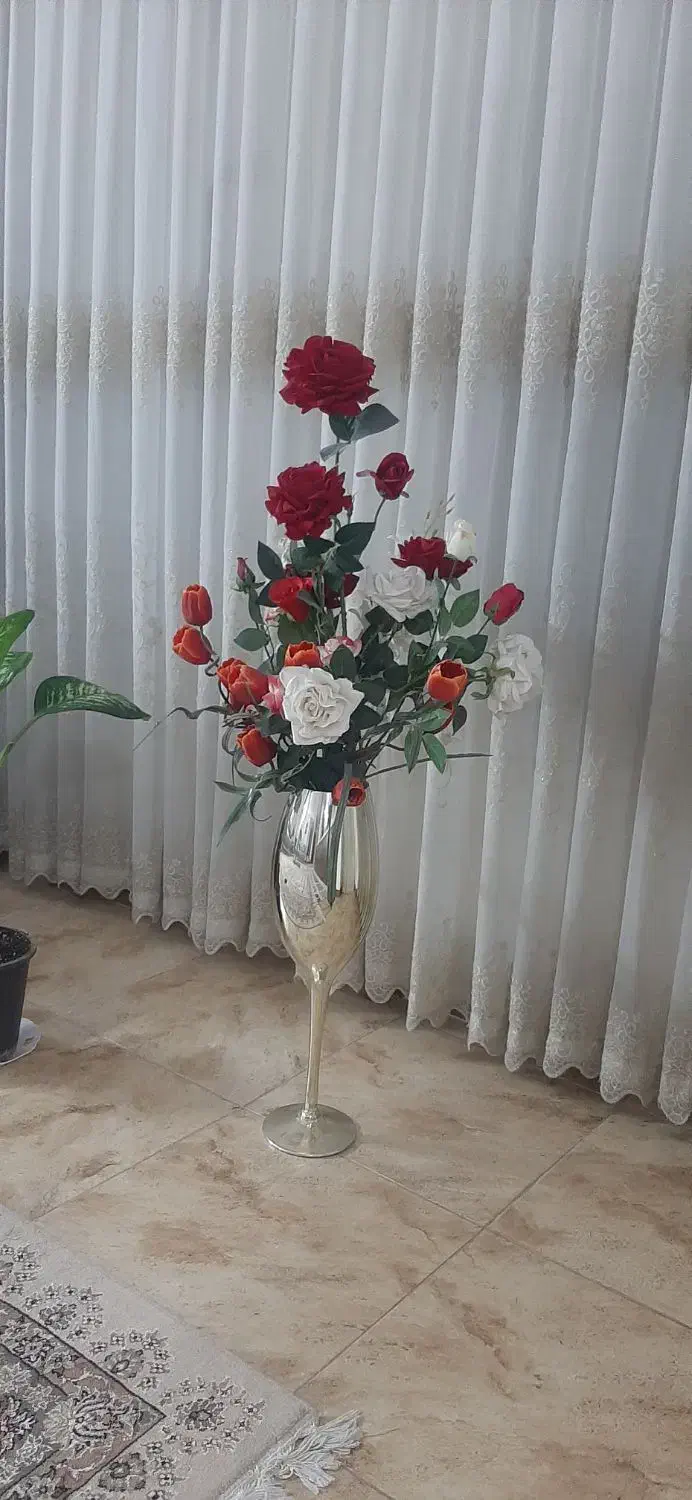 گلدان مصنوعی با گلهای خارجی|گل مصنوعی|یزد, |دیوار