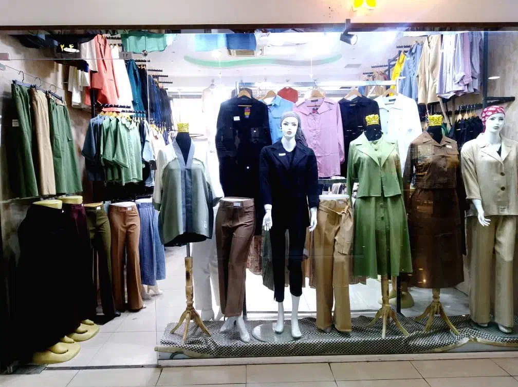 استخدام چرخکار و اتوکار خانم ، با بیمه|استخدام صنعتی، فنی، مهندسی|شیراز, زند|دیوار