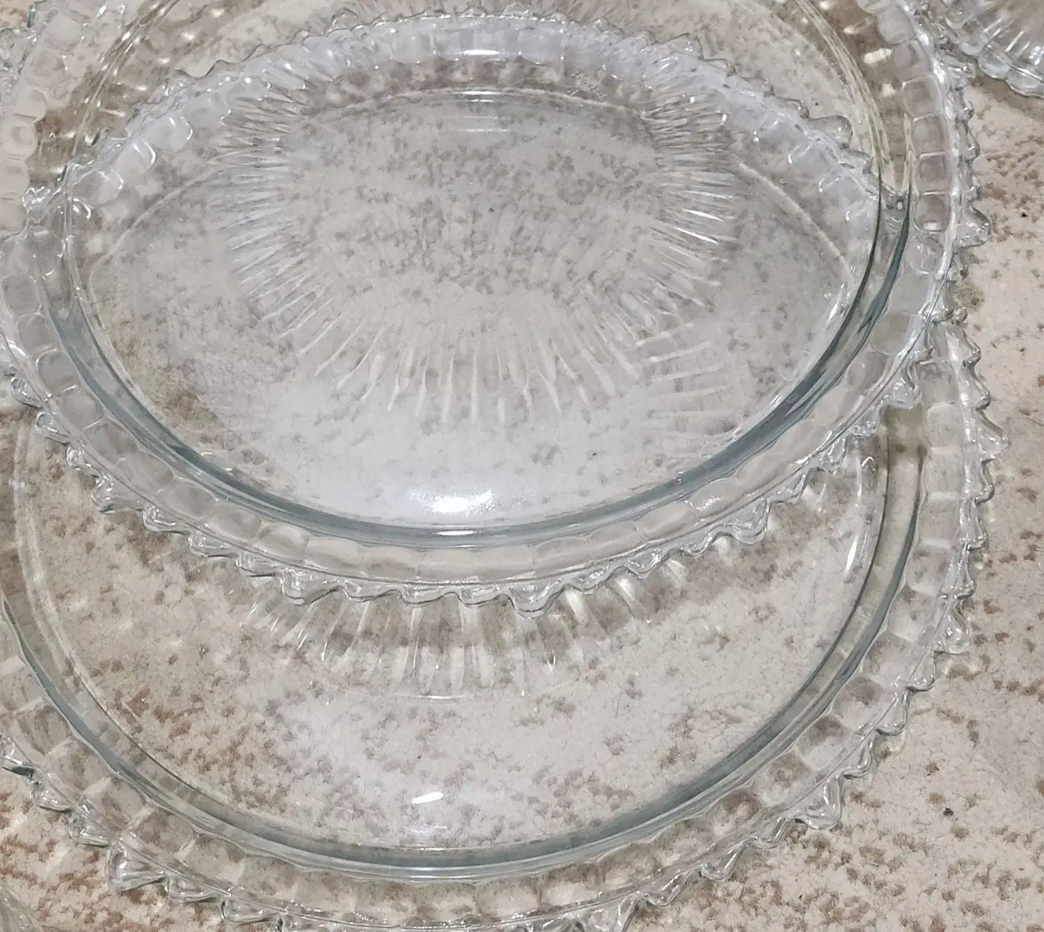 تعدادی ظروف آشپزی و پذیرایی|ظروف سرو و پذیرایی|دوگنبدان, |دیوار