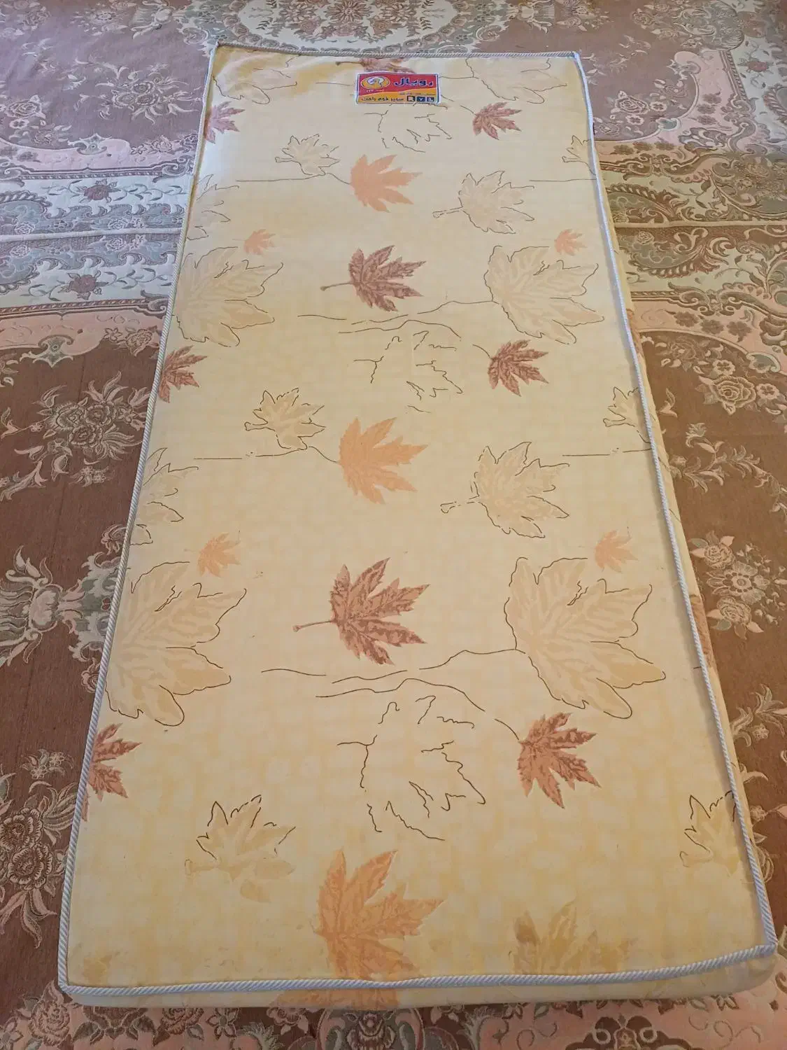 خوشخواب|تشک تختخواب|خوی, |دیوار