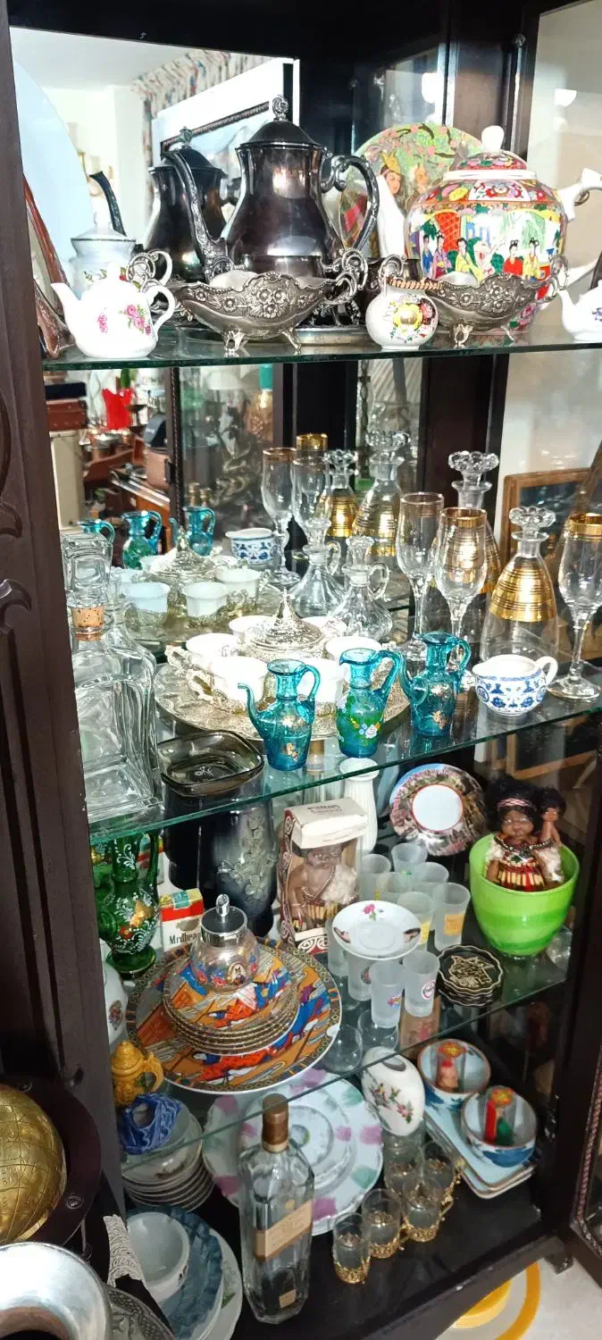 حراج ظروف قدیمی کریستال انتیک|حراج|تهران, عباسآباد|دیوار