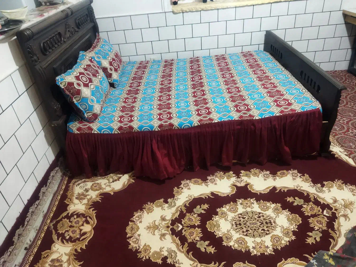 تختخواب و میز آریش بزرگ|تخت و سرویس خواب|کاشان, کارگر|دیوار