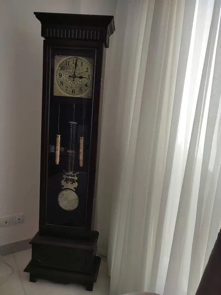 سه عدد کاناپه، ساعت ایستاده ، آباژور و .|مبلمان خانگی و میز عسلی|سنندج, |دیوار