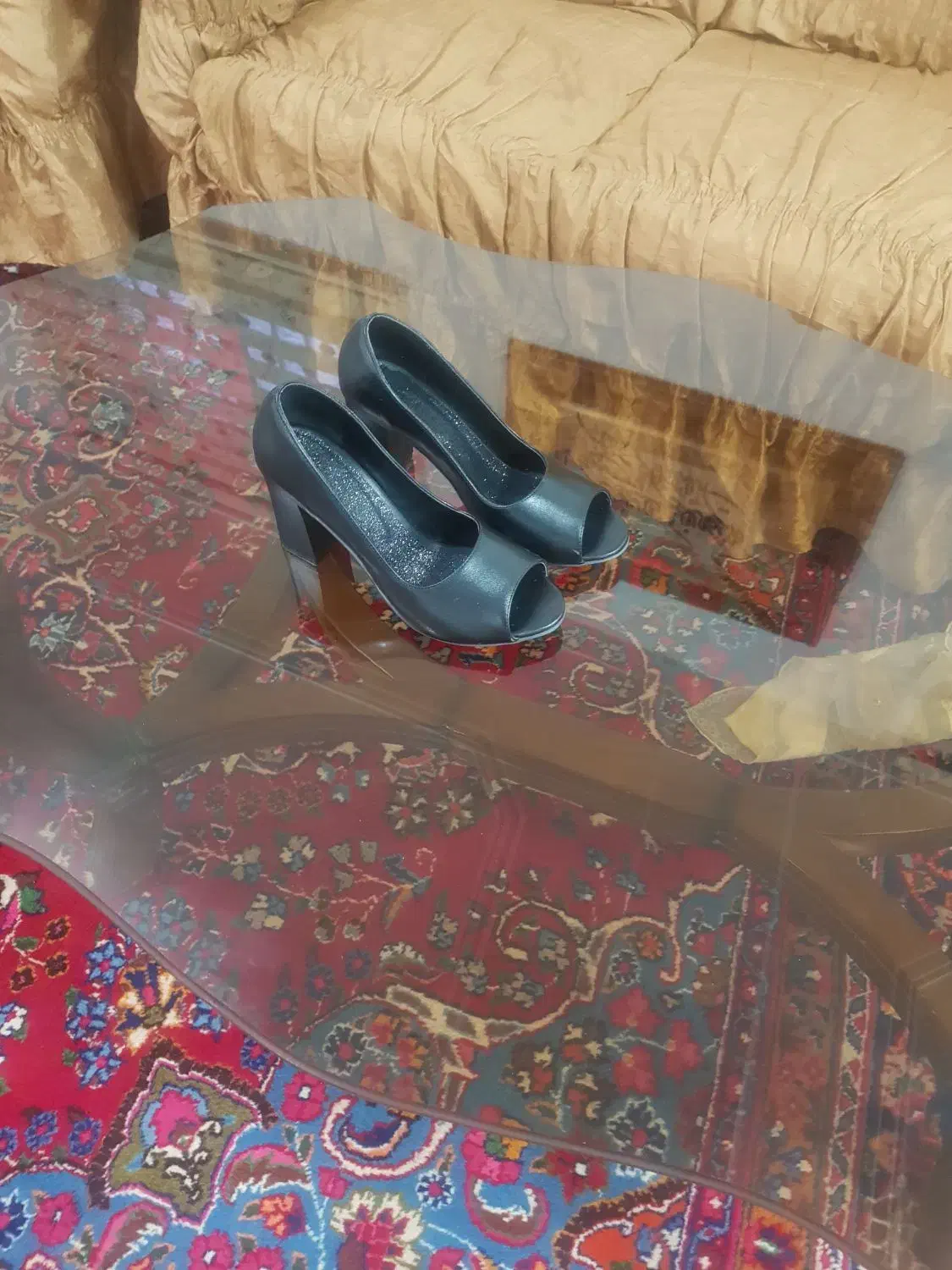 کفش مجلسی|کیف، کفش، کمربند|میانه, |دیوار