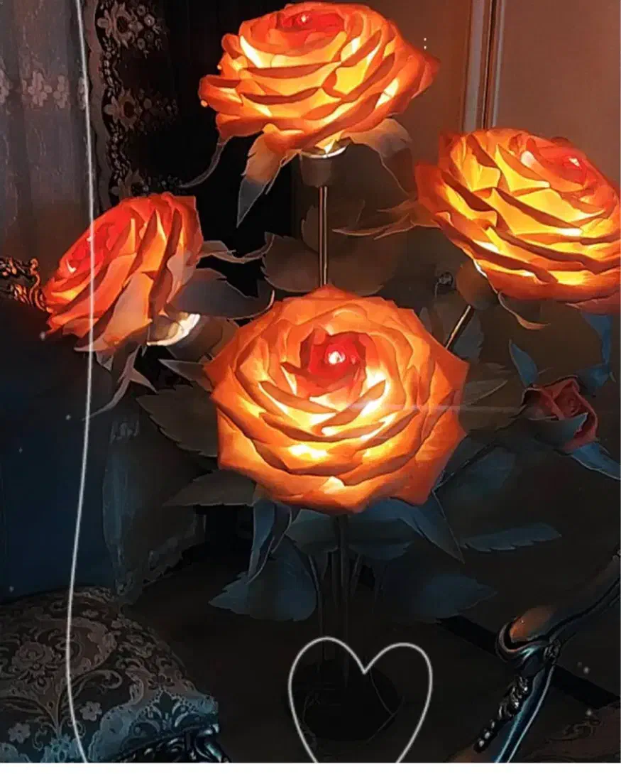 گل ۵شاخه کنار سالنی چراغ دار|گل مصنوعی|اردبیل, |دیوار