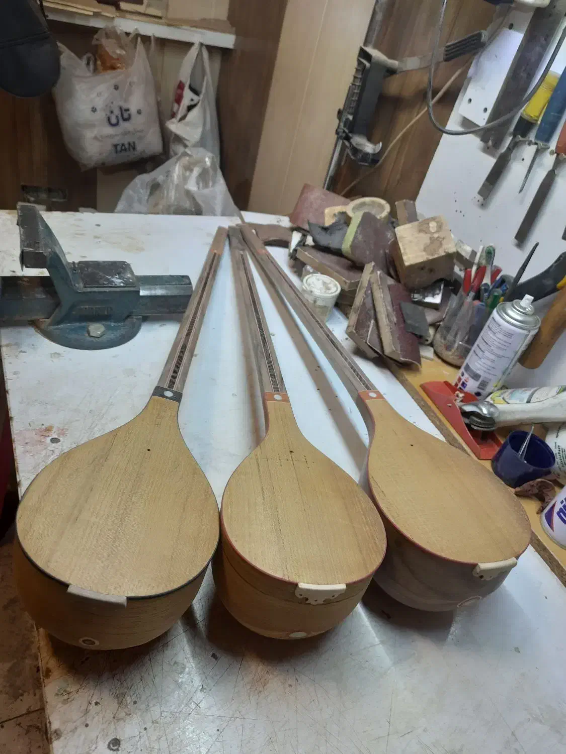 تعمیر سه تار و تنبور|سازهای سنتی|اندیشه, اندیشه فاز ۱|دیوار