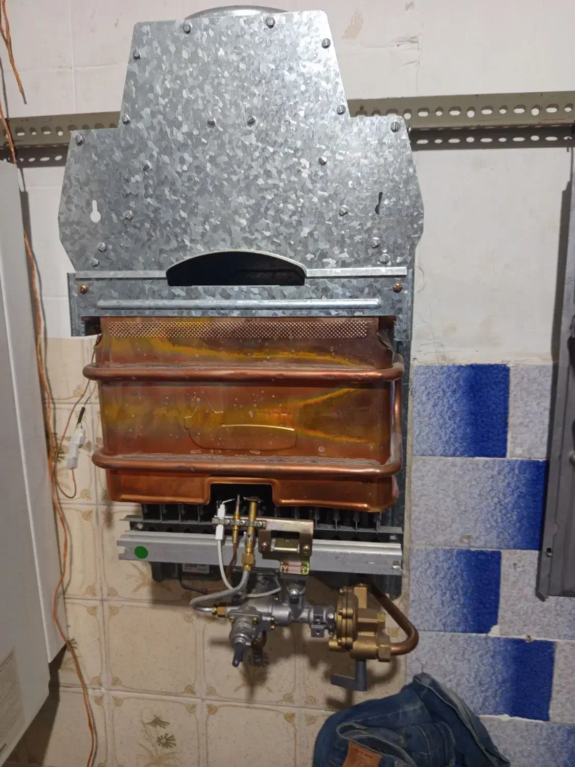 آب  گرمکن و بخاری|آبگرمکن، پکیج، شوفاژ|اهر, |دیوار