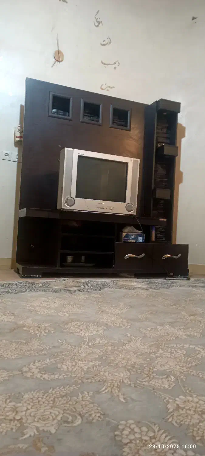 میز تلویزیون و تلویزیون سامسونگ ودیجیتال دارد|تلویزیون و پروژکتور|اهواز, کوی طلاب|دیوار