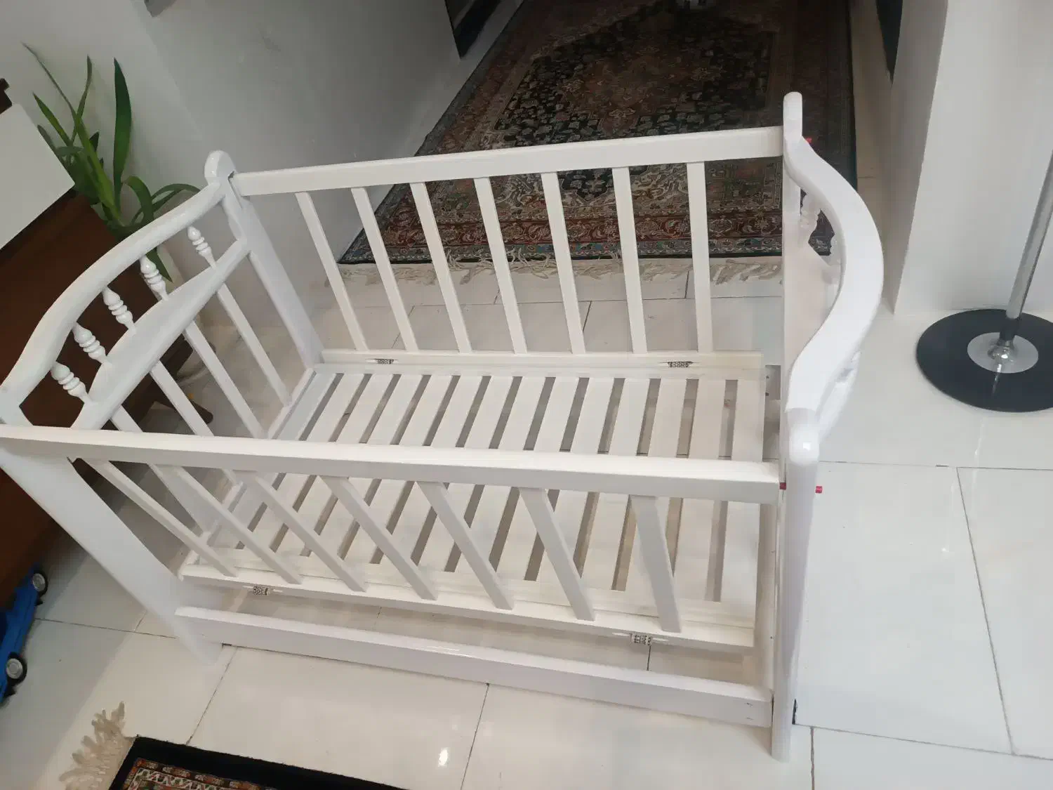 تعدادی وسایل بچه|اسباب و اثاث بچه|آبیک, |دیوار