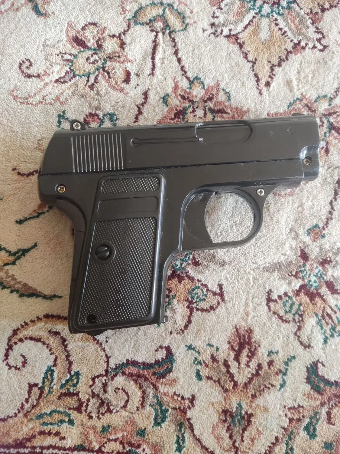 کلت فلزی سی وان|اسباب‌‌بازی|بروجن, |دیوار