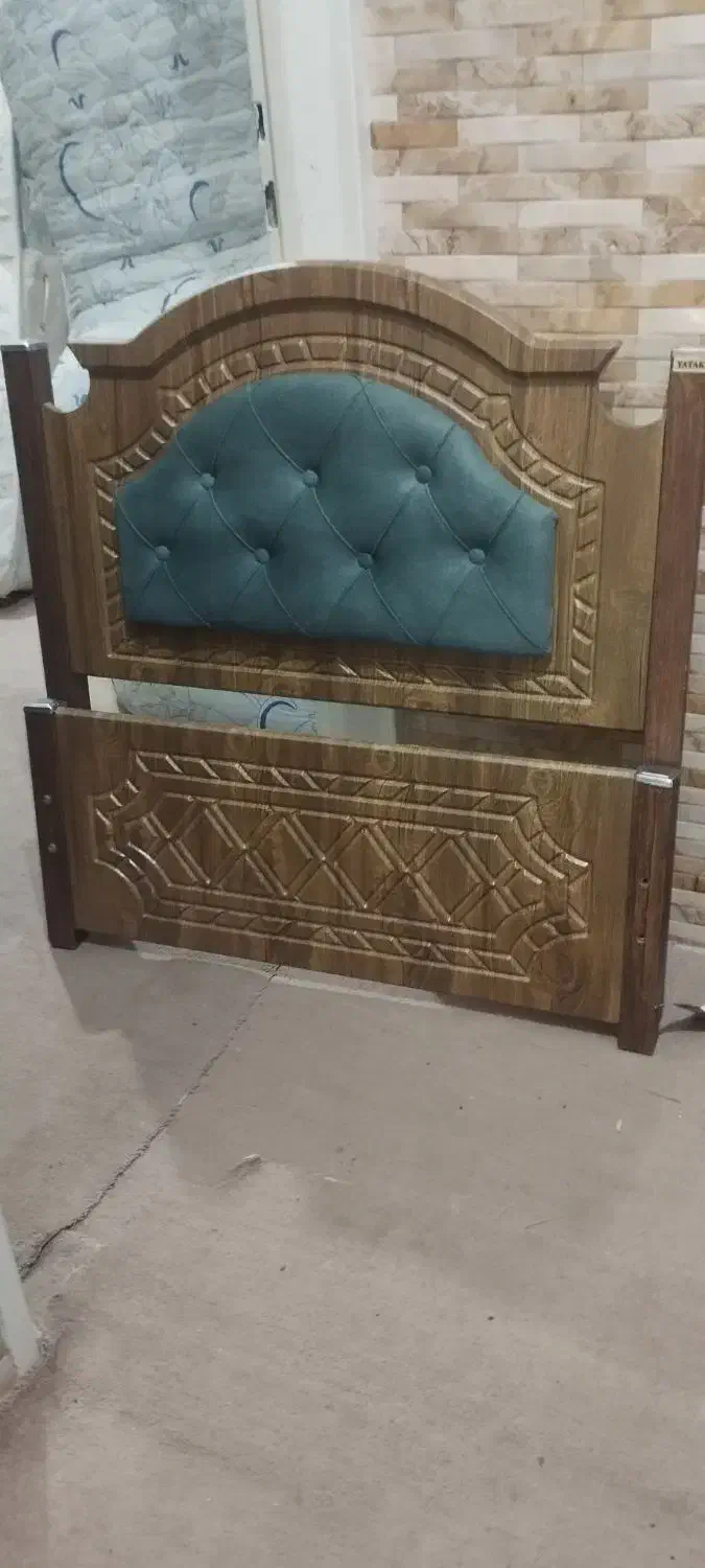 تعدادی تخت یک نفره و دو نفره با تشک درحدنو|تخت و سرویس خواب|زاهدان, |دیوار