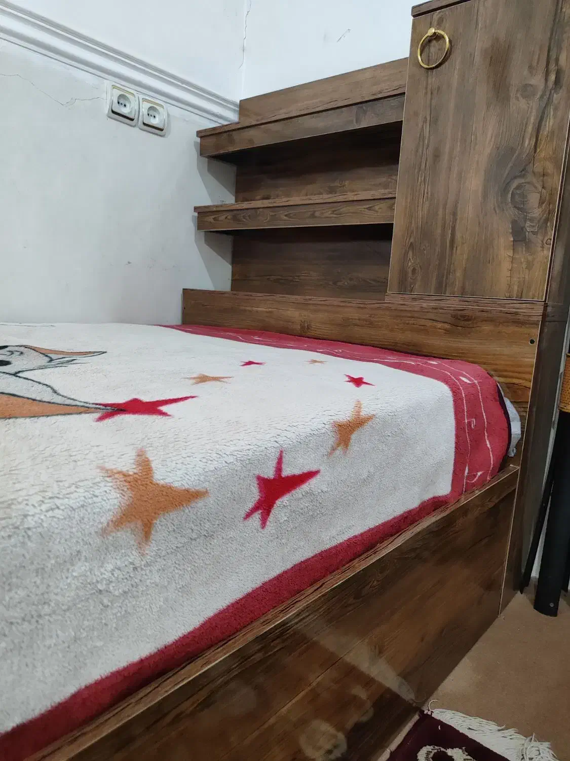 تخت تک نفره وتشک فنردار|تخت و سرویس خواب|بمپور, |دیوار